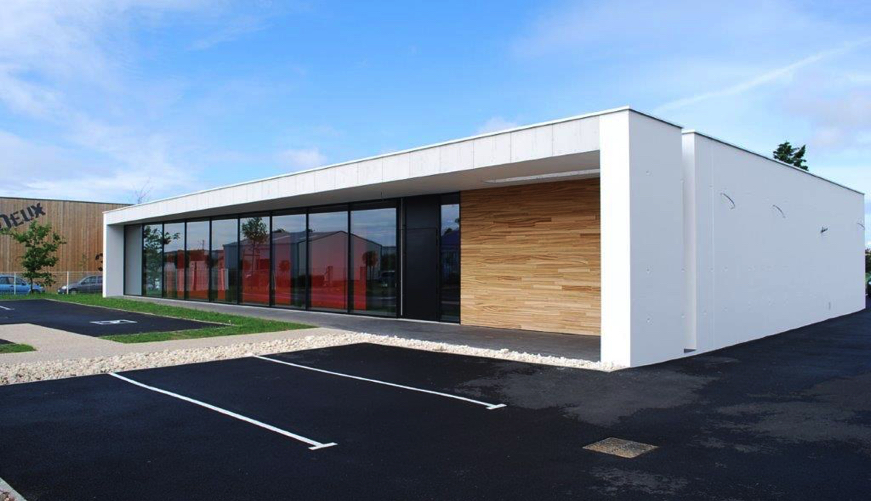 Réparation et dépannage du vitrage d'une baie coulissante bloquée dans un appartement en Belgique.