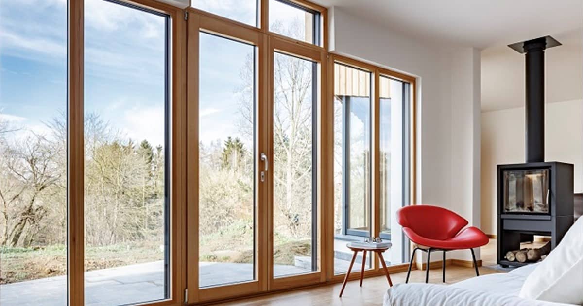 Réparation et dépannage du vitrage d'une baie coulissante bloquée dans un appartement en Belgique.