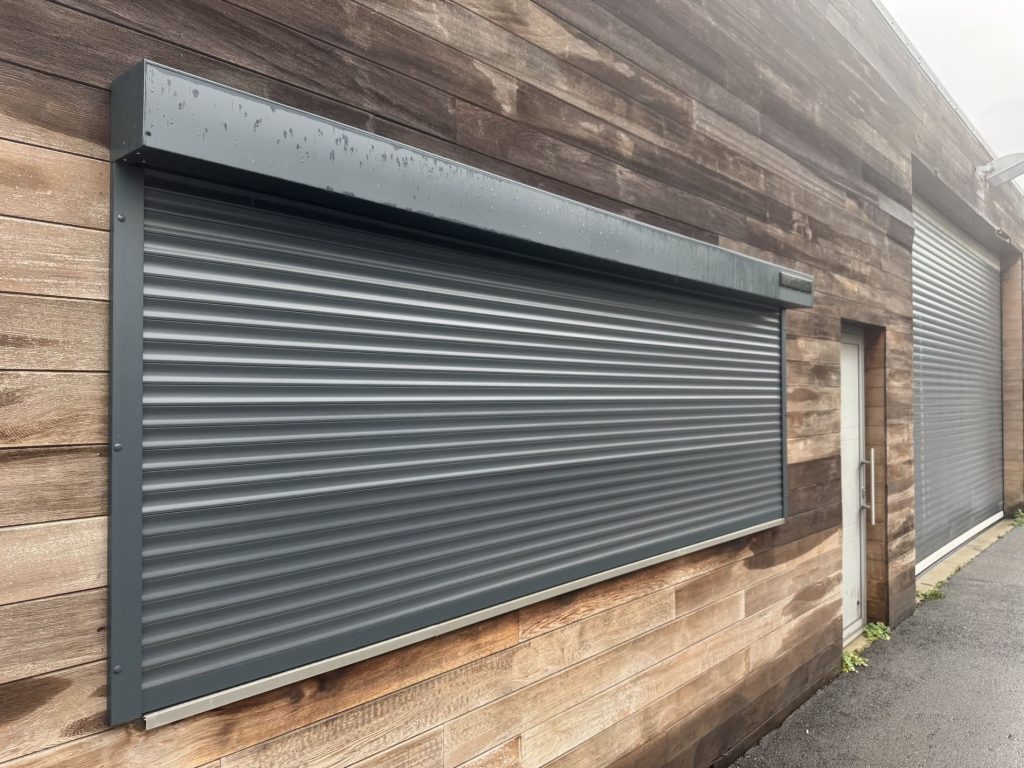  Réparation et dépannage de vitrage et déblocage de volet roulant électrique en Belgique pour protection de fenêtre.