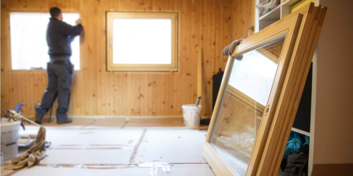 Restauratie van houten ramen en vervanging door isolerend glas in België.
