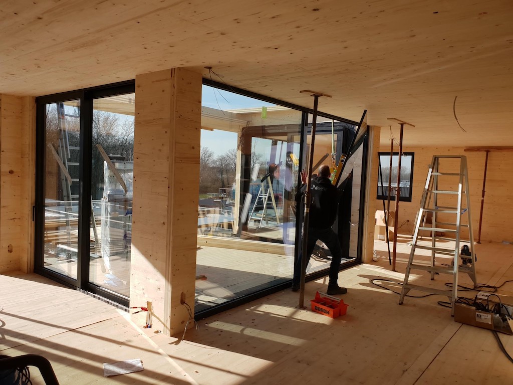 Professionele herstelling van schuiframen en glasvervanging in België door Chassiscontact.